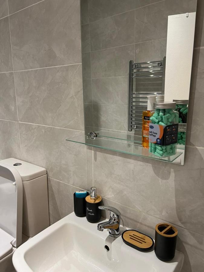 Lovely 2 Bed Flat In Soho! ลอนดอน ภายนอก รูปภาพ